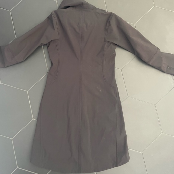 Nau Asymmetrical Trench - Picture 3 of 12